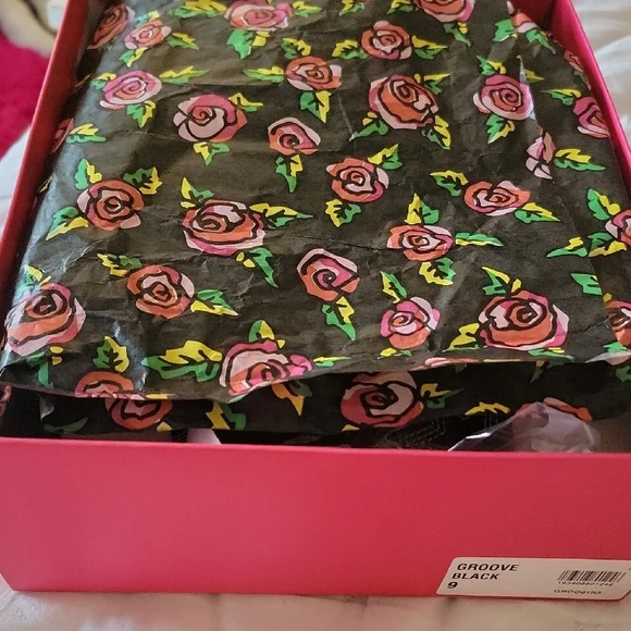 Betsey Johnson GROOVE BLACK Glitter Star Flatform Sneakers - Picture 16 of 16